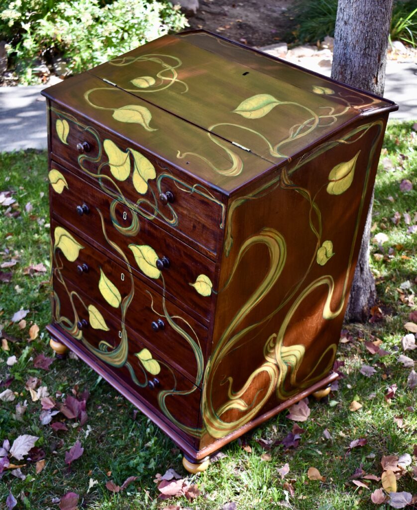 Marisa and Diego desk2 838x1024